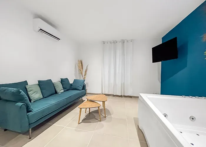 Erastis Avec Privé Apartamento